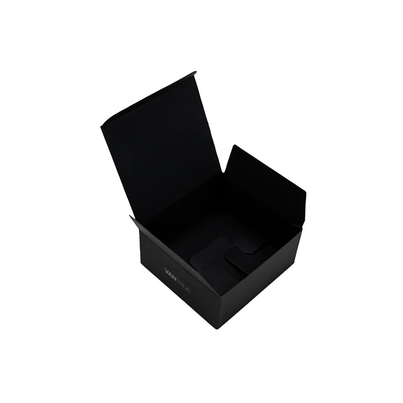 黑色盒子